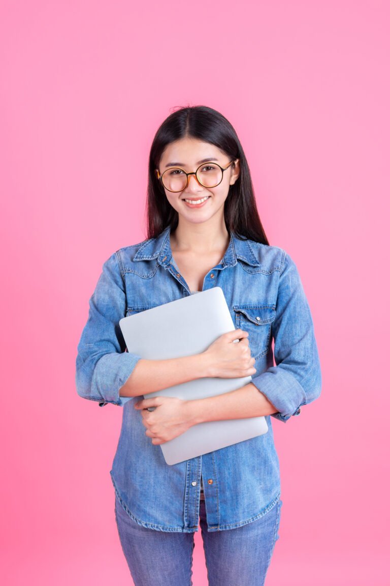 lifestyle-business-people-using-laptop-computer-pink